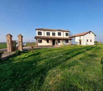 villa indipendente in vendita a Ceregnano