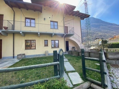 Appartamento indipendente in vendita a Hone Aosta