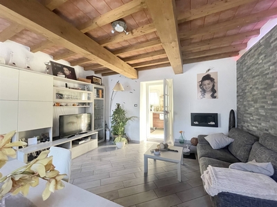 Casa semi indipendente in vendita a Carrara Massa Carrara Avenza