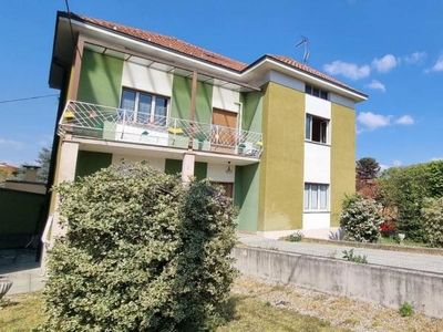 villa indipendente in vendita a Capriate San Gervasio