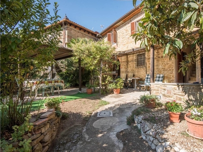 Accogliente appartamento con giardino vicino a Castiglion Fiorentino