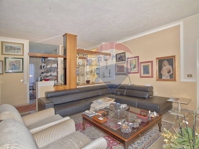 Appartamento in Via lavagnini, San Giovanni Valdarno, 7 locali, 223 m²