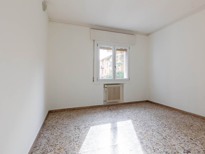 Appartamento a Bologna, 5 locali, 1 bagno, 103 m², 2° piano in vendita