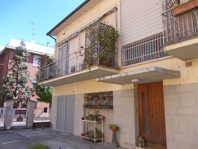 Casa semi indipendente in ottime condizioni in zona Ponte Samoggia a Valsamoggia