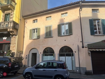 Negozio/Locale commerciale in Affitto in Piazza della Motta 9 a Varese