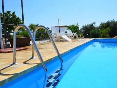 Casa a Floridia con giardino e piscina