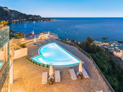 Casa a Giardini Naxos con piscina privata
