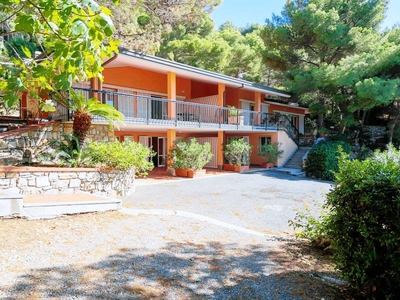 Casa a Marina Di Andora con terrazza coperta