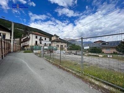 Casa indipendente in Regione Le Crou, Aosta, 19 locali, 5 bagni