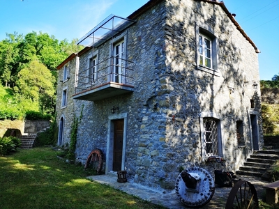 Casa indipendente in Via Aglione - Castelnuovo Magra