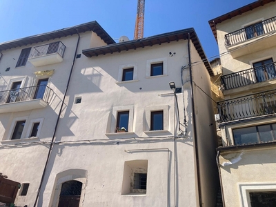 Casa indipendente in Via del Balzo 6, Fossa, 1 locale, 1 bagno, 30 m²