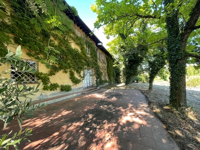 Casa indipendente in Via del Bevilacqua - Est, Lucca