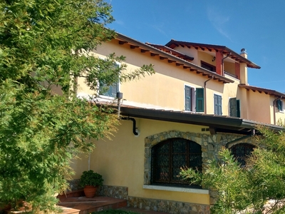 Casa indipendente in Via Olmarello - Castelnuovo Magra