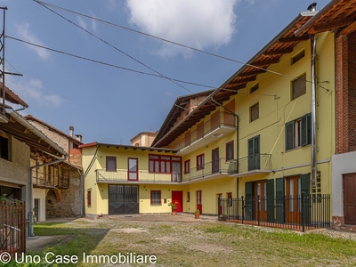 Casa semi indipendente in vendita a Romano Canavese Torino