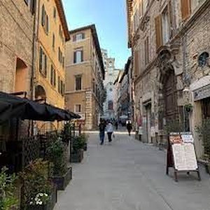 Negozio/Locale commerciale in Affitto in Corso CAVOUR a Perugia