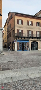 Negozio/Locale commerciale in Affitto in Corso Martiri della Libertà 53 a Ferrara