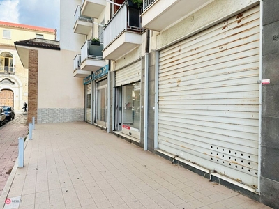 Negozio/Locale commerciale in Affitto in Piazza Francesco Crispi 24 a Aversa