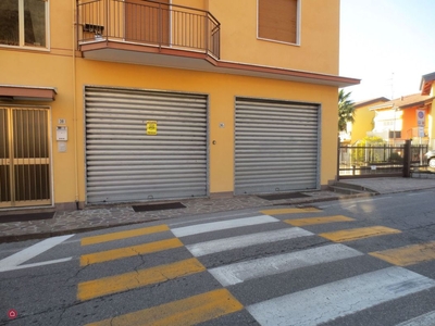 Negozio/Locale commerciale in Affitto in Via COSMA E DAMIANO 36 D a Calolziocorte