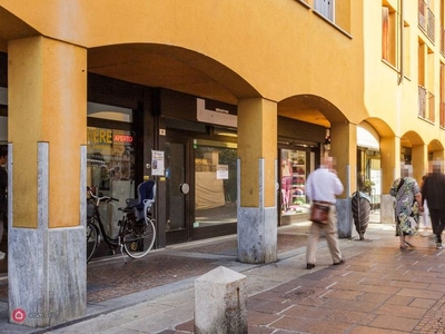 Negozio/Locale commerciale in Affitto in Via Giuseppe Garibaldi 9 a Cernusco sul Naviglio