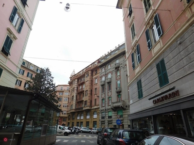 Negozio/Locale commerciale in Affitto in Via Monti a Savona