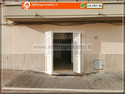 Negozio/Locale commerciale in Affitto in Via Vitruvio 2 a Formia