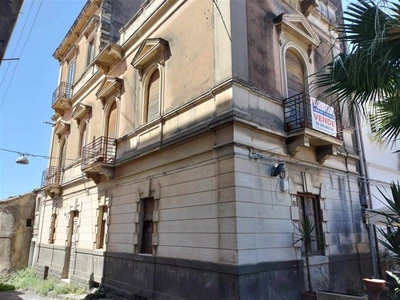 Palazzo in Via del Progresso a Lentini