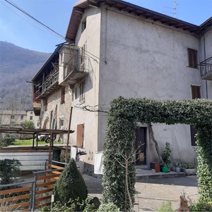 Porzione di casa in Via Piazzo, Sant'Omobono Terme, 6 locali, 2 bagni