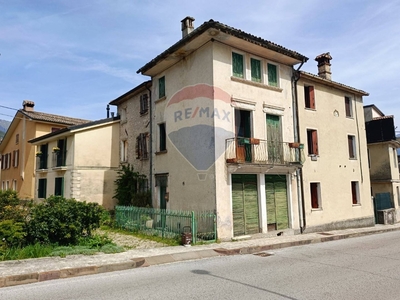 Porzione di casa in Via Ugo Bartolomei, Alano di Piave, 4 locali