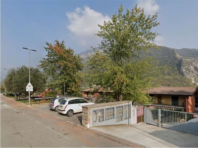 Trilocale in Via Martina 24, Vigano San Martino, 1 bagno, garage