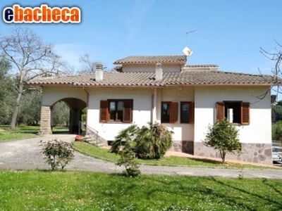 Villa a Caprarola di 380..