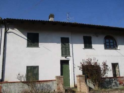 Villa a schiera in Strada Mollie, Nizza Monferrato, 10 locali, 336 m²