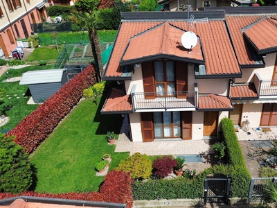 Villa a schiera in vendita a Rovellasca Como