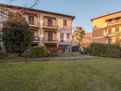 Villa a schiera in Via Zuccari, Brescia, 4 locali, 2 bagni, con box