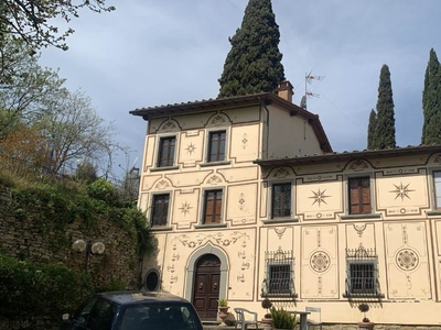 Villa ad Arezzo, 16 locali, 7 bagni, giardino privato, 540 m²