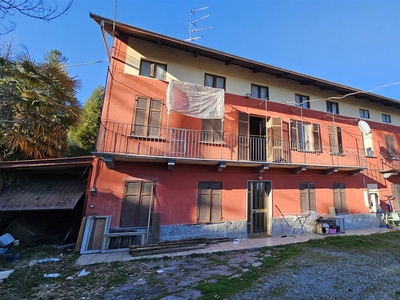 Villa bifamiliare in affitto a Cerreto Castello Biella