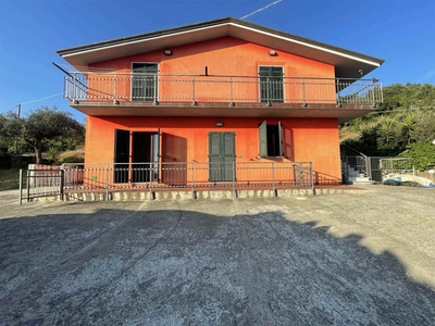 Villa bifamiliare in vendita a Sarzana La Spezia Prulla