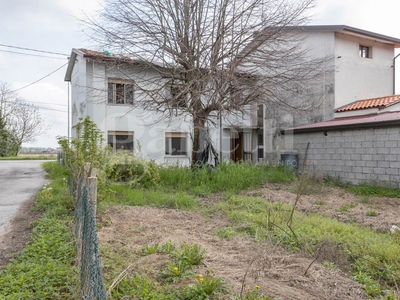 Villa bifamiliare in Via Cordovado, 20, San Vito al Tagliamento (PN)