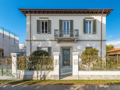 Esclusiva villa di 250 mq in affitto Via Alessandro Volta, 8, Forte dei Marmi, Lucca, Toscana