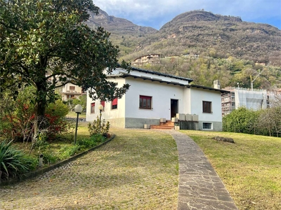 Villa in vendita a Rogno