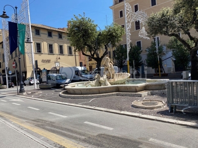 Abbigliamento in vendita a Nettuno piazza Giuseppe Mazzini, 12