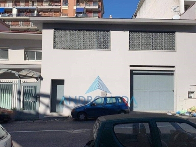 Capannone Industriale in vendita a Napoli via Ponti Rossi