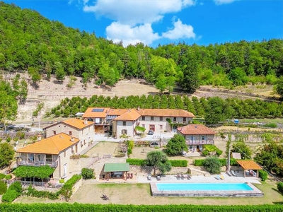 Casale a Cortemilia con giardino e piscina + vista panoramica