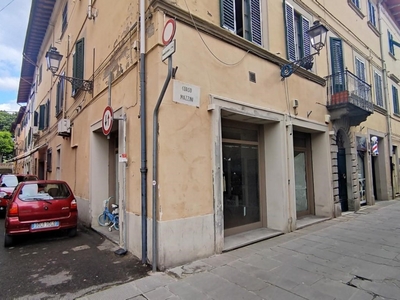 Locale Commerciale in vendita a Santa Croce sull'Arno corso Giuseppe Mazzini,