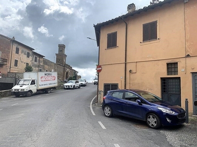 Magazzino in vendita a Castel Sant'Elia via Vittorio Emanuele, 19