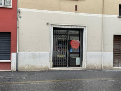 Negozio Alimentare in vendita a Travagliato via Vittorio Emanuele II