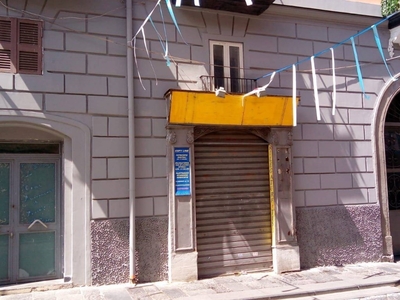 Negozio in vendita a Portici via Università