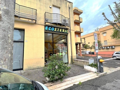 Negozio in vendita a Rimini viale Antonio Locatelli, 2