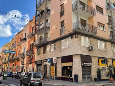 Ufficio in vendita a Bari via Celentano, 35