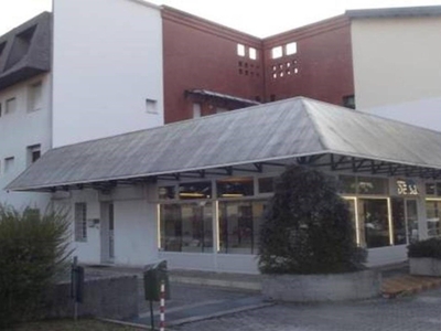 Ufficio in vendita a Manzano via della Stazione,71