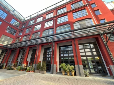 Ufficio in vendita a Milano via Padova, 38